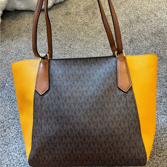 Michael Kors Kimberly Purse - Picture 3 of 6